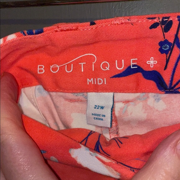 Boutique 9 Coral Floral Pull-On Bermuda Shorts - Picture 2 of 6